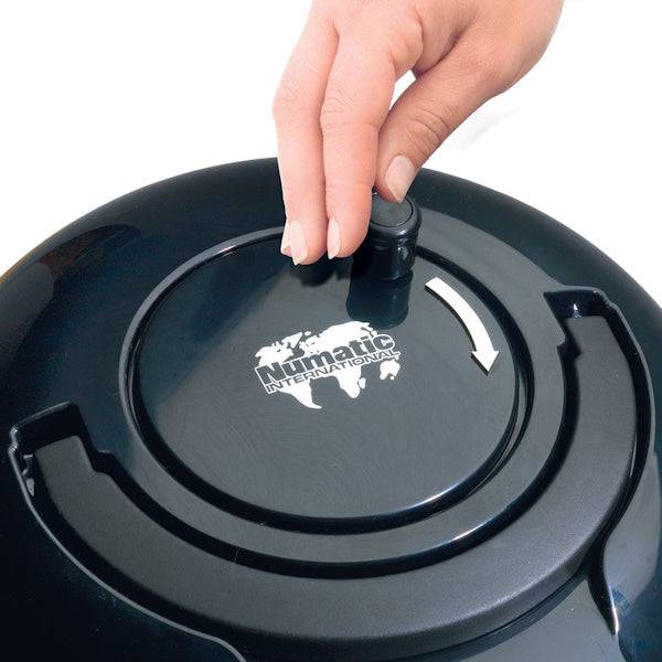 Numatic Henry 9Lt Pull Along Vacuum Cleaner - Image 3